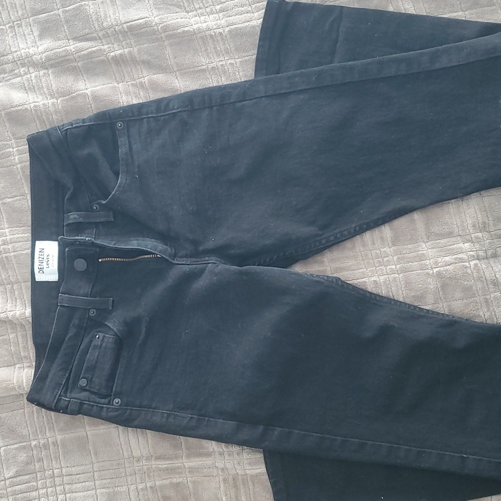 Denizen Black Levi Jeans for men/boys/petite women. W28 L30